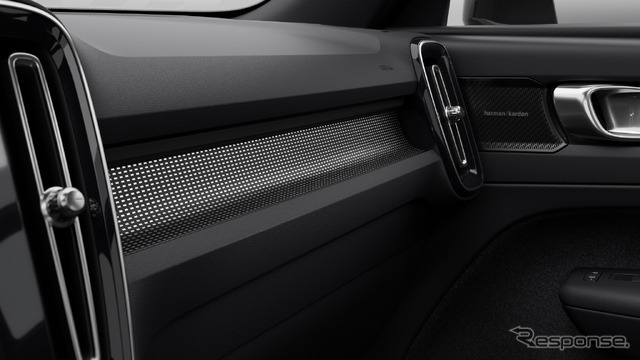 ボルボ XC40 アルティメットB4 AWD ダークエディション