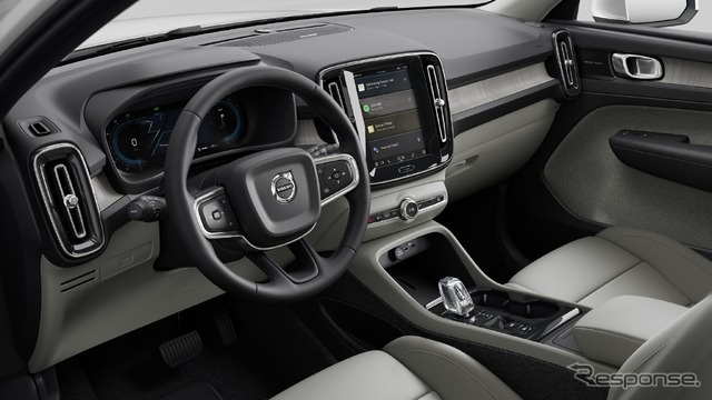 ボルボ XC40 アルティメットB4 AWD