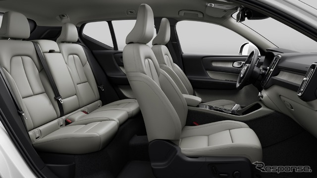 ボルボ XC40 アルティメットB4 AWD