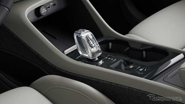 ボルボ XC40 アルティメットB4 AWD