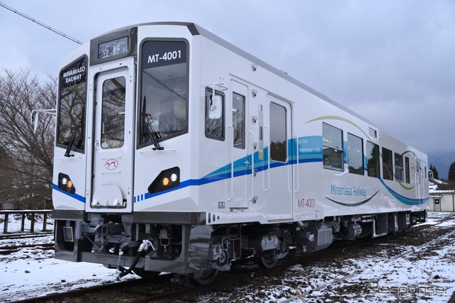 JR乗入れ列車に運用されるMT-4000形。2022年11月下旬に納車されており、MT-3010と同じく前面貫通式となっている。防護無線機や発煙筒など、事故による二次災害を未然に防ぐ装備も施されている。