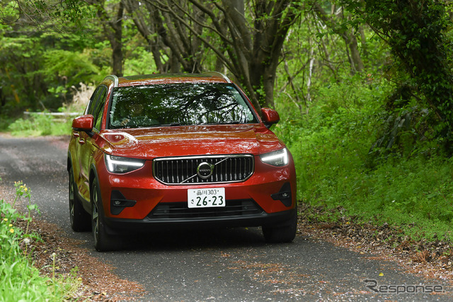 ボルボ XC40 アルティメイトB4 AWD