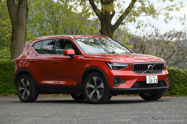 ボルボ XC40 アルティメイトB4 AWD