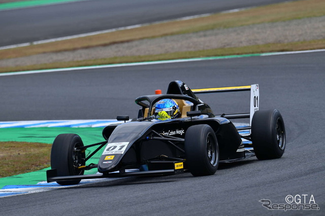 新型FIA-F4フォーミュラカー