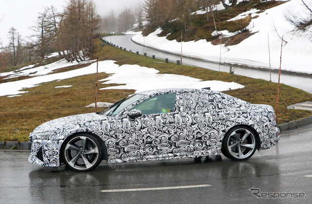 アウディ RS7 次期型と思われるプロトタイプ車両(スクープ写真)