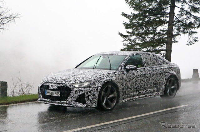 アウディ RS7 次期型と思われるプロトタイプ車両(スクープ写真)