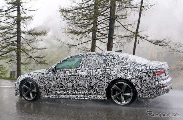 アウディ RS7 次期型と思われるプロトタイプ車両(スクープ写真)