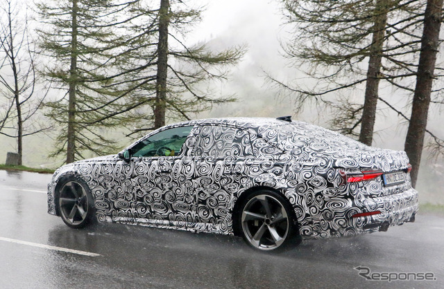 アウディ RS7 次期型と思われるプロトタイプ車両(スクープ写真)