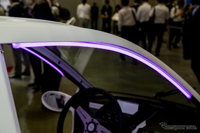スマホアプリと連携する「スマートボディコントロールユニット」を搭載することで、車載機器を簡素化しながらボディコントロールや機能拡張が可能になる
