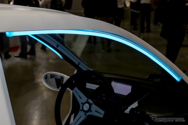 スマホアプリと連携する「スマートボディコントロールユニット」を搭載することで、車載機器を簡素化しながらボディコントロールや機能拡張が可能になる