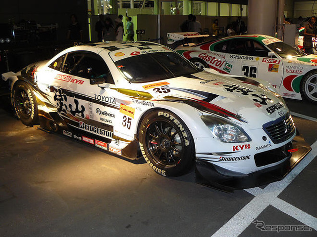 【トヨタスポーツ09】GT500仕様のレクサス SC430…08年型と比較