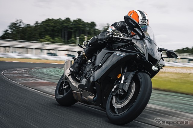 ブリヂストン「BATTLAX HYPERSPORT S22」