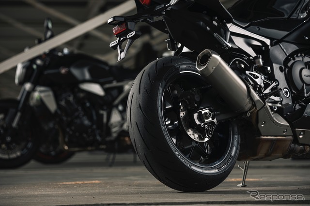 ブリヂストン「BATTLAX HYPERSPORT S22」