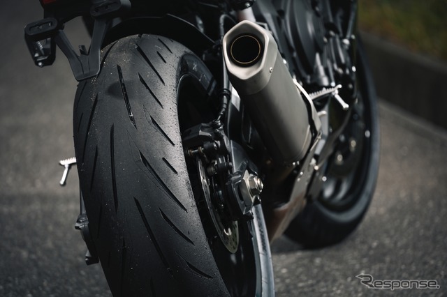 ブリヂストン「BATTLAX HYPERSPORT S22」