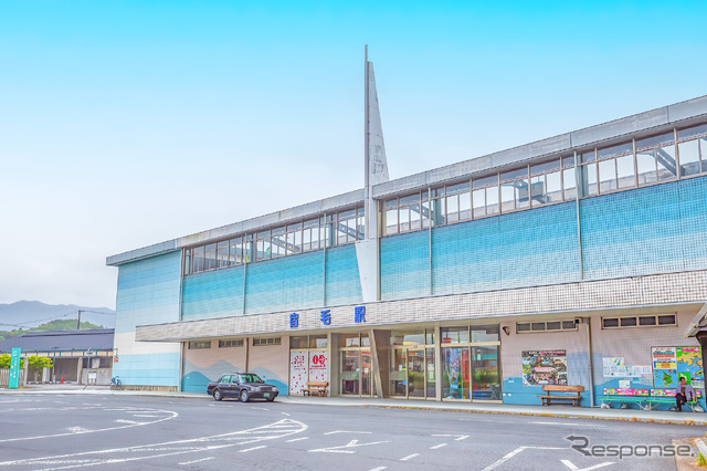 土佐くろしお鉄道宿毛線の終点・宿毛駅。同線では運行見合せの直前に土砂崩壊が発生した。