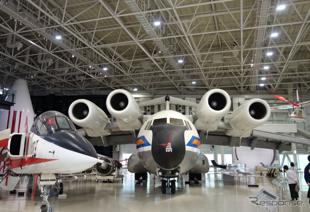 展示機は多数。短距離離着陸機の実験機「飛鳥」も。