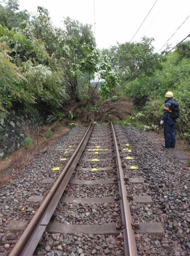 三河東郷駅の土砂流入現場。