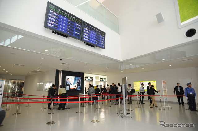 東海道新幹線の駅整備が検討の俎上に載っている富士山静岡空港。