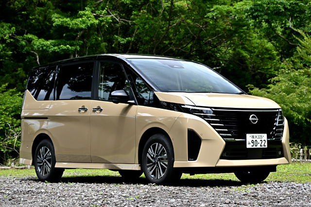 日産 セレナ e-POWER ハイウェイスターV(ボディカラー:利休)