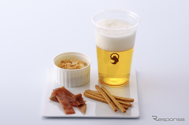 『スペーシアX』のカフェ「GOEN CAFÉ SPACIA X」で提供されるクラフトビールとアペタイザーのイメージ。