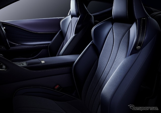 特別仕様車「EDGE」専用のインテリアカラー:KACHIIRO(勝色)