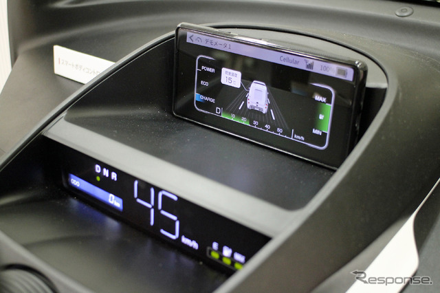 スマホアプリと連携する「スマートボディコントロールユニット」を搭載することで、車載機器を簡素化しながらボディコントロールや機能拡張が可能になる