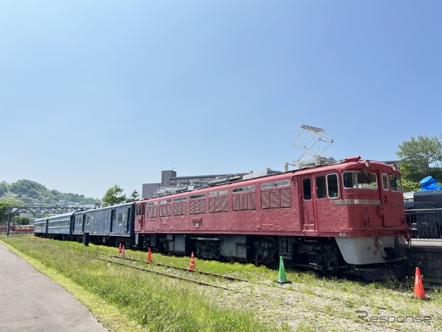 前からスユニ50 501、オハ36 125、オハフ33 364とつながったEF76 509。SGを搭載したため車体はED75 501より長い。2023年6月8日。