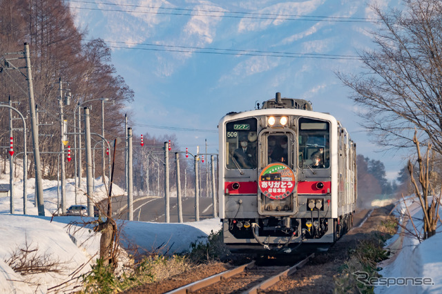留萌本線・石狩沼田～留萌間最終日のヘッドマーク付き列車。留萌本線はラストラン効果で増収となった。