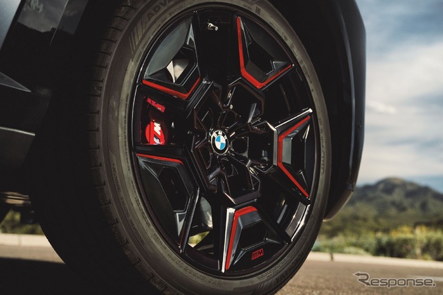 BMW XM レーベル・レッド