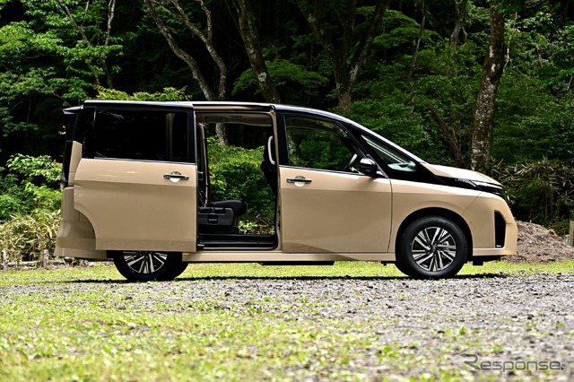 日産 セレナ e-POWER ハイウェイスターV(ボディカラー:利休)