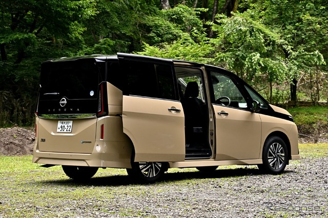 日産 セレナ e-POWER ハイウェイスターV(ボディカラー:利休)