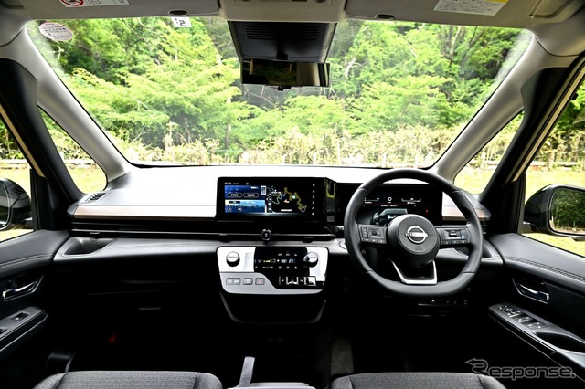 日産 セレナ e-POWER ハイウェイスターV(ボディカラー:利休)
