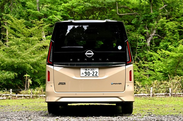 日産 セレナ e-POWER ハイウェイスターV(ボディカラー:利休)