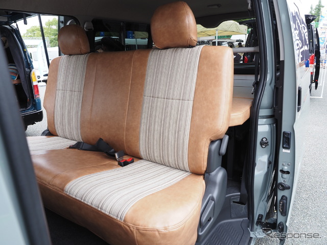 中古のハイエースをベースにしたCRSのカスタムカー