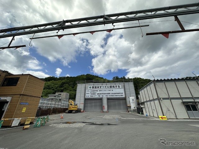 後志トンネルの坑口。西へ向けて掘削が進められている。