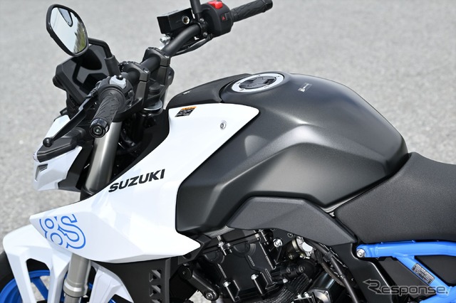 スズキ GSX-8S