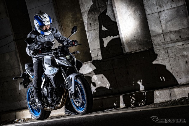 スズキ GSX-8Sと小川勤