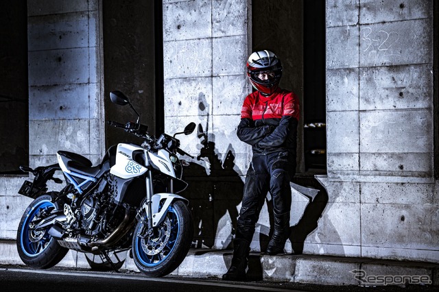 スズキ GSX-8Sと伊丹孝裕