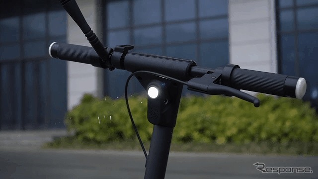 特定小型原付モデルの折りたたみ式電動キックボード「hues」