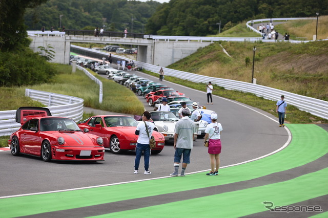 ポルシェガレージでの車両展示