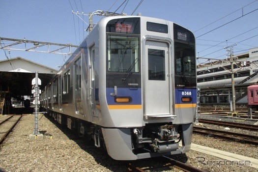 自動運転の走行試験に供される8300系2両編成。搭載される高機能ATOは信号機や勾配、停止位置などのデータを記憶する機能があり、ATS-PNは運転士が視認している信号の現示や走行経路情報をATOへ送信する。