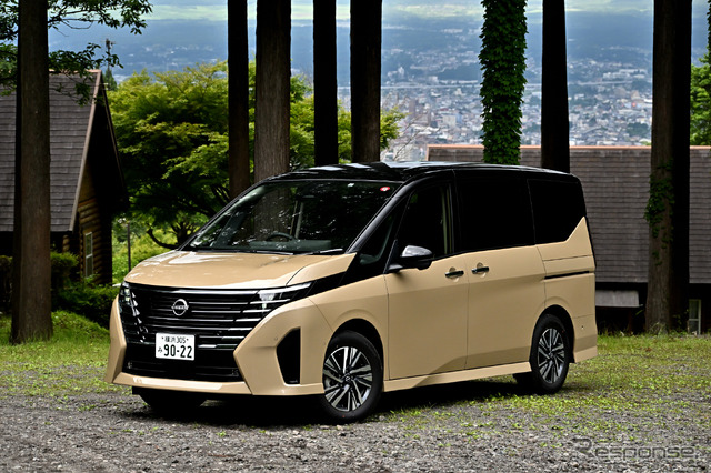 日産 セレナ e-POWER ハイウェイスターV(ボディカラー:利休)
