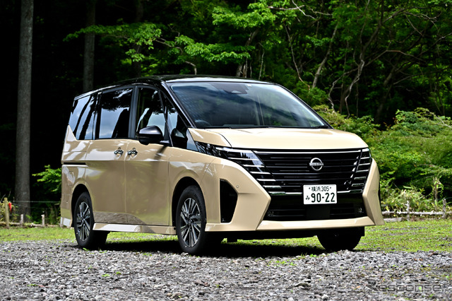 日産 セレナ e-POWER ハイウェイスターV(ボディカラー:利休)