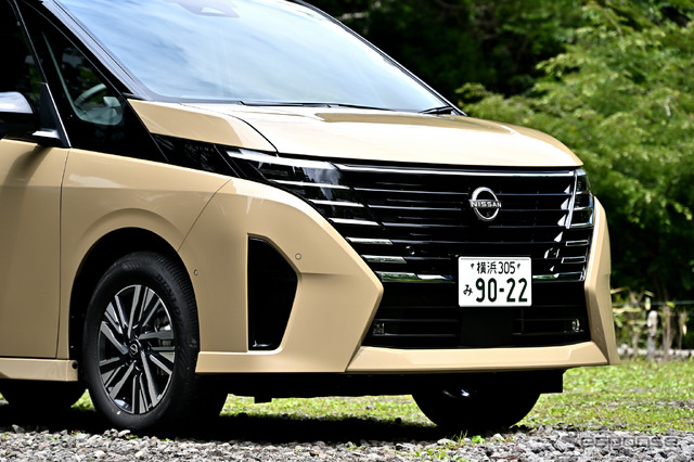 日産 セレナ e-POWER ハイウェイスターV(ボディカラー:利休)