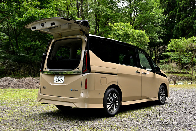 日産 セレナ e-POWER ハイウェイスターV(ボディカラー:利休)