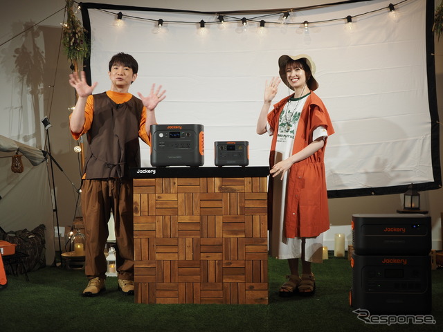 新商品をPRする濱口さん(左)と南さん