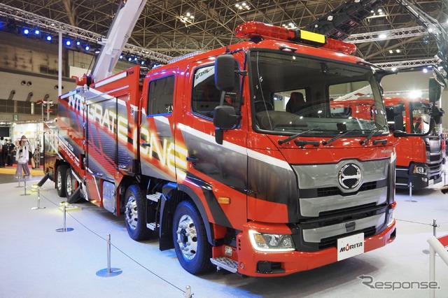 消火薬剤タンク付き大型化学高所放水車 インテグレートワン(東京国際消防防災展2023)
