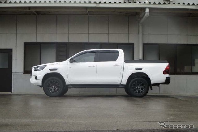 DEVIDE UP210 TOYOTAハイラックス用実装例(アップ量:F +40mm)