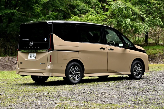 日産 セレナ e-POWER ハイウェイスターV(ボディカラー:利休)