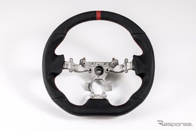GT-R(R35)用ステアリング SS357-GTR(ナッパレザー×レッドステッチ)